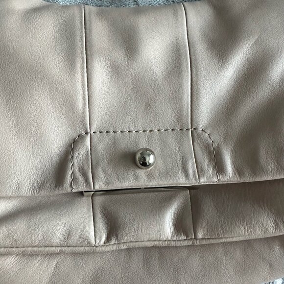 Cream Coach Shoulder Bag - Picture 3 of 13